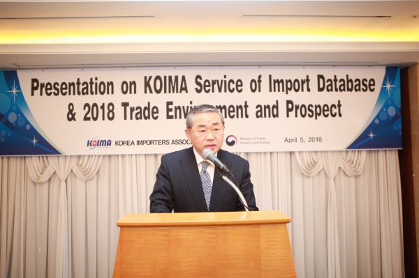 5일 열린 '한국수입업체 DB 플랫폼' 설명회에서 신명진 한국수입협회 회장이 인사말을 하고 있다.(한국수입협회)