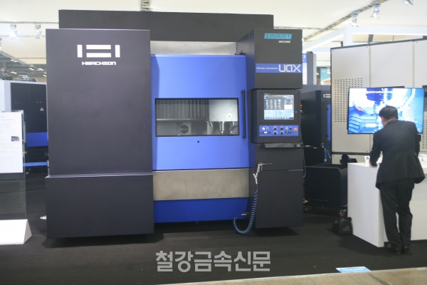화천그룹의 흑연 전극가공 전 공정 자동화 실현 스마트 머신 ‘SMART UaX’. (사진=뿌리뉴스)