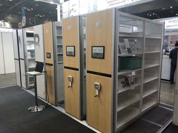 피아산업의 모빌랙(이동식 서가)