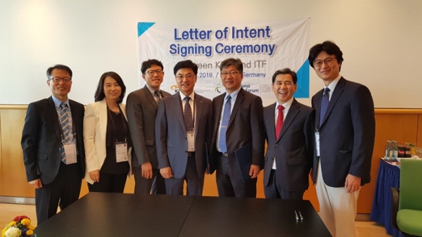 한국건설기술연구원 독일 라이프치히 Congress Center에서 OECD 국제교통포럼(ITF)과 교통 및 도로 관련 협력에 관한 LOI(Letter of Intent, 의향서)를 체결했다.