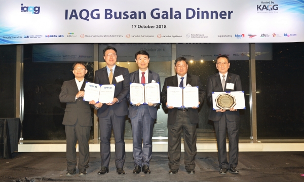 KS Q 9100 1호 인증서 수여식 단체사진. (사진=항공우주협회)