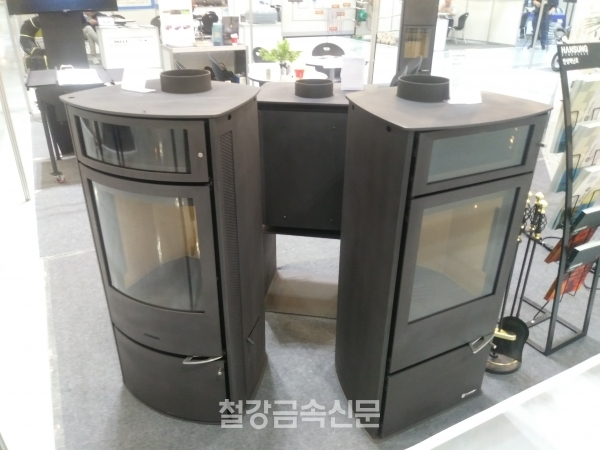 한성스틸의 국내 최초 Q마크 인증 벽난로. (사진=철강금속신문)