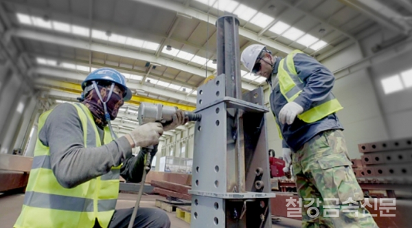 가우리안 KONNECTION 제작 도구를 활용한 ONEWAY 너트 설치 모습/사진=가우리안 제공