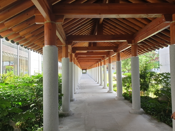 연수동에서 중도타워로 가는 길에 있는 회랑