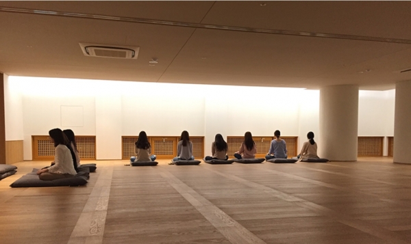 황룡원에서는 명상 체험을 진행하고 있으며 이를 통해 일상의 지친 피로를 회복할 수 있다. (사진=황룡원)