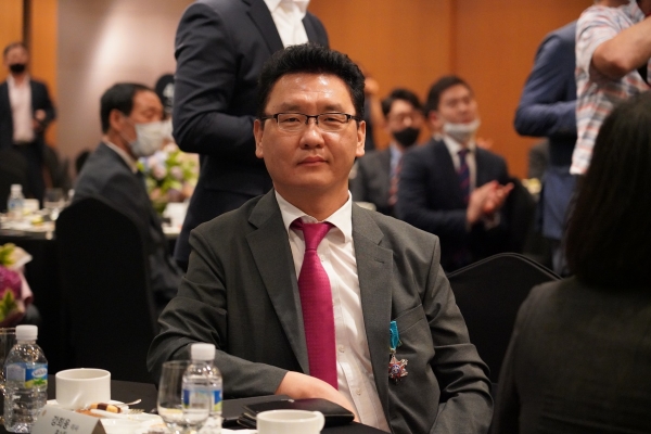 휴스틸 강희웅 이사=사진제공 휴스틸
