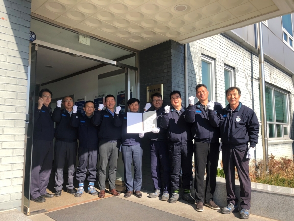 나스테크가 ‘제27회 충남도 기업인대상’에서 모범장수기업에 선정되고 현판 제막식 행사를 가졌다. (사진=나스테크)