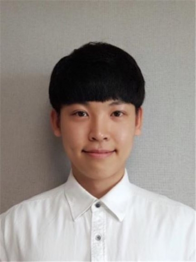 글로벌 철강금속 학술대회인 ‘International Conference on Molten slags, Fluxes and salts’에서 한국기술대학교 여상록 대학원생이  Molten 2021 포스터 상(Young Slag Scientist Poster Award)을 받았다.해당 학술대회는 지난 1980년 시작된 행사로, 4년에 한 번 개최되는 철강 및 금속고품질소재 생산의 필수적인 부산물인 슬래그, 플럭스 및 솔트에 대한 연구를 주제로 하는 권위 있는 학술대회다.이번 행사는 대한금속재료학회 주최로 열린 행사다. 일본철강협회(ISIJ)와 중국금속학회(CSM) 및 미국 금속재료학회(TSM)가 논문지원을 맡고 포스코와 LS니꼬동제련, 현대제철, 동국제강 등의 한국 철강금속기업들이 후원을 담당했다. 이에 학술행사에서 23개국의 연구자들이 254건의 다양한 주제를 온라인 콘퍼런스로 발표할 수 있었다.이 대회에서 한국기술대학교 여상록 대학원생은 고품질의 철강을 제조하기 위한 기초연구로‘산화칼슘(CaO)-산화알루미늄(Al2O3)-이산화규소(SiO2) 슬래그에서 산화알루미늄 개재물의 용해거동 관찰’을 주제로 한 연구로 포스터 상을 수여 받았다. 해당 연구는 1,600도(℃) 철강조업환경에서 발생하는 산화알루미늄 비금속개재물의 슬래그로 용해하는 현상을 새로운 고온 In-situ 관찰장치를 이용하여 용해 기구를 해석한 내용이다.여상록 학생은 “4년에 한 번 개최되는 국제 학술대회에서 상을 받게 돼 영광스럽고 많은 도움 주신 정용석 교수님께 감사를 드린다”라며 “앞으로도 지속적으로 발전 시켜 철강 분야의 가치 있는 연구원이 되기 위해 노력하겠다”라고 말했다.