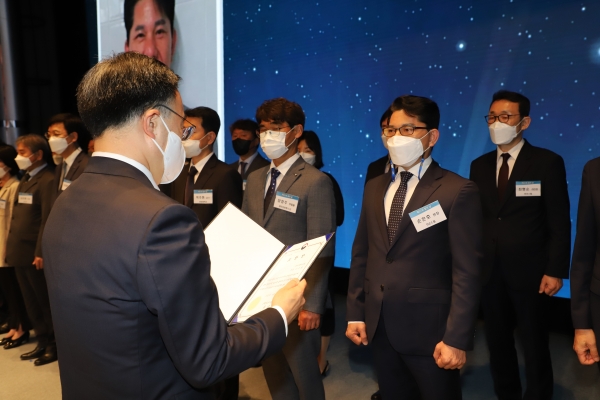 TCC스틸 손은호 반장이 제22회 철의날 행사에서 산업부장관표창을 받았다.