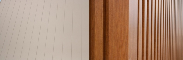 포스테라(좌)와 진타맥스(우) 표면 모습. 육안으로 구별이 어려울 정도로 각각 점토와 나무가 가진 색상을 그대로 구현했다. (사진제공=포스코강판)