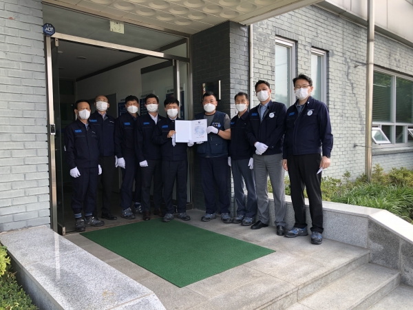 나스테크가 뿌리기술 전문기업으로 선정된 후 현판 기념식을 가졌다. (사진=나스테크)<br>