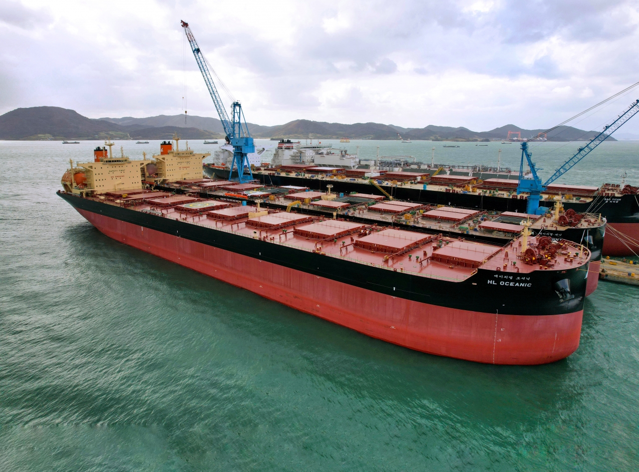 현대제철이 원료 운송에 투입한 첫 LNG 추진선 '에이치엘 오셔닉호(HL Oceanic)'. 현대제철은 향후에 모든 원료전용선을 친환경 선박으로 교체할 방침이다.