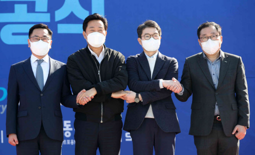 사진 왼쪽부터 서상원 현대제철 경영지원본부장, 오세훈 서울시장, 정원오 성동구청장, 윤인곤 삼표산업 대표