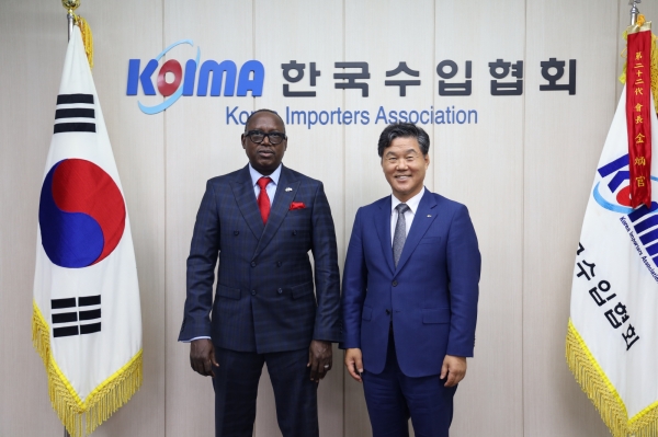한국수입협회의 알리 모하메드 마가시 주한 나이지리아 대사 내방 기념촬영. (사진=수입협회)