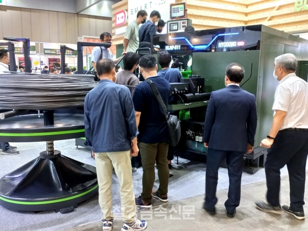 효동기계공업의 링크식 포머 신제품 ‘HLNP-611’. (사진=철강금속신문)