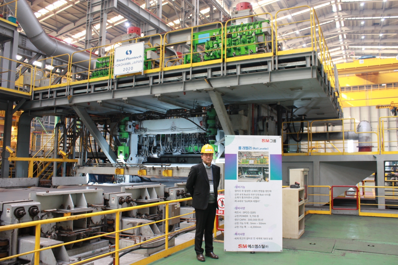 톱 레벌러 등 군산 STS후판 공장을 현황을 확인한 스페셜메탈서비스의 정재영 대표