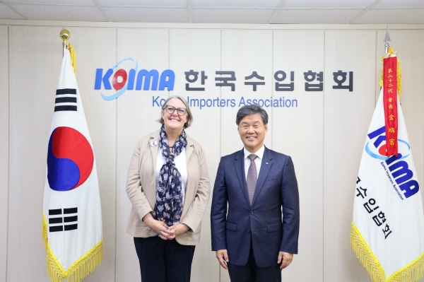 수입협회의 주한 아일랜드 대사 내정자 내방 기념촬영. (사진=수입협회)