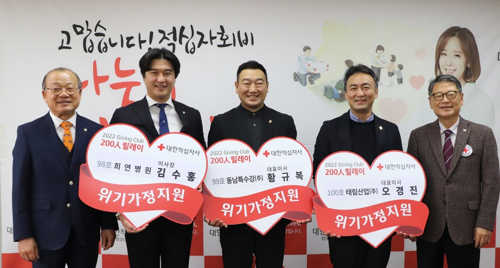 사진 가운데 동남특수강 황규복 대표