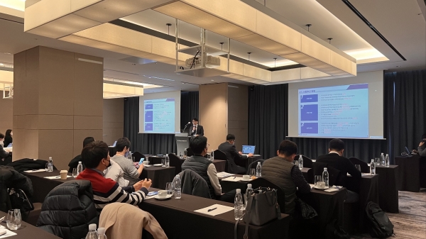 KTR 노경호 센터장이 2일 서울 드래곤시티에서 지역대표 중견기업 비 R&D 지원사업 성공사례 발표를 하고 있다. (사진=KTR)