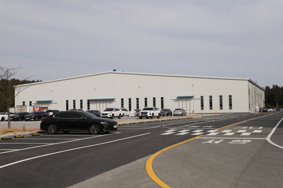 지난해 완공된 포항 신규 친환경차용 구동모터코아 공장 전경