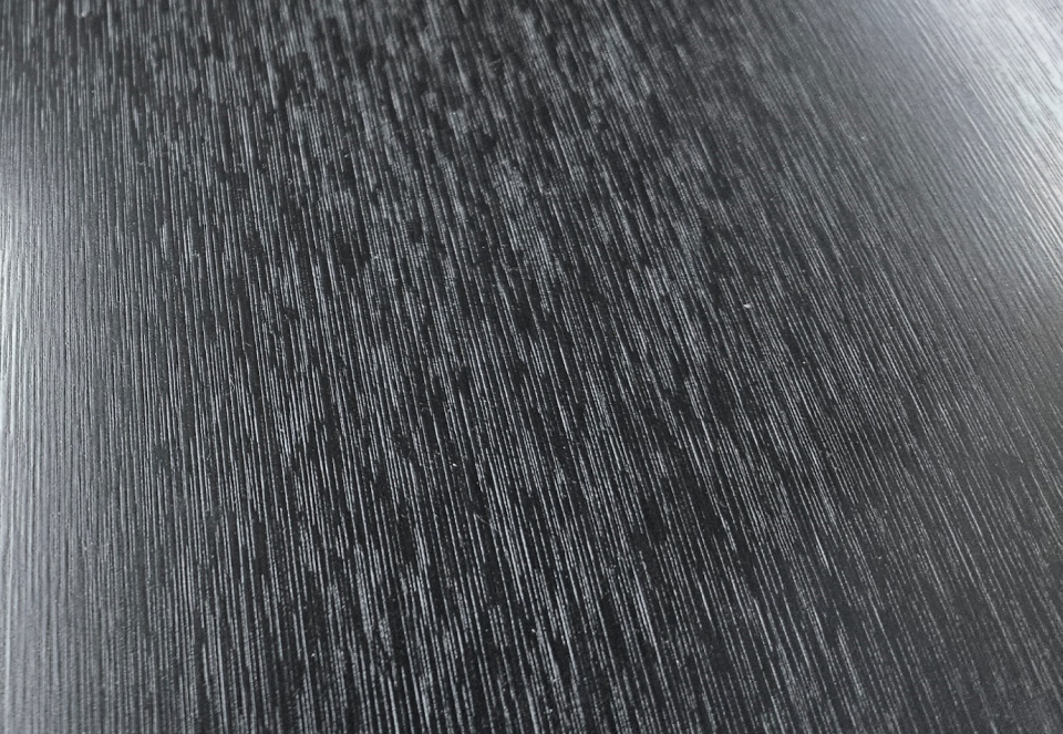 ▲ 포스코스틸리온이 이번 개발에 성공한 질감형 헤어라인 프린트강판 표면모습./ 포스코스틸리온 제공