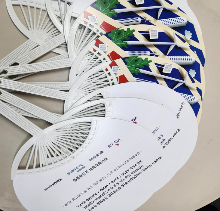 건축법 기준에 맞는 컬러강판 사용 홍보부채 사진./ 한국철강협회 제공