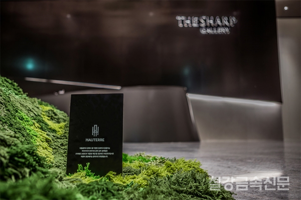 더샵갤러리2.0 1층 웰컴 홀에서 선보이고 있는 오티에르 음악 포 오티에르(For Hauterre).(사진=포스코)