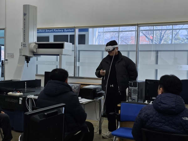 ▲ 한국다이캐스트공업협동조합이 360도 영상과 VR체험을 진행하고 있다.