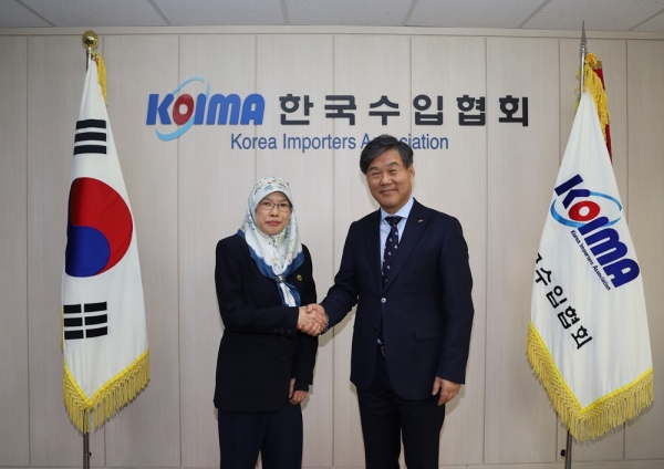 수입협회의 주한 브루나이 대사 접견 기념촬영. (사진=수입협회)