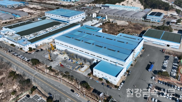 포스코실리콘솔루션이 4월 19일 포항 영일만 산업단지에 준공한 실리콘음극재공장 전경. 포스코홀딩스 제공.