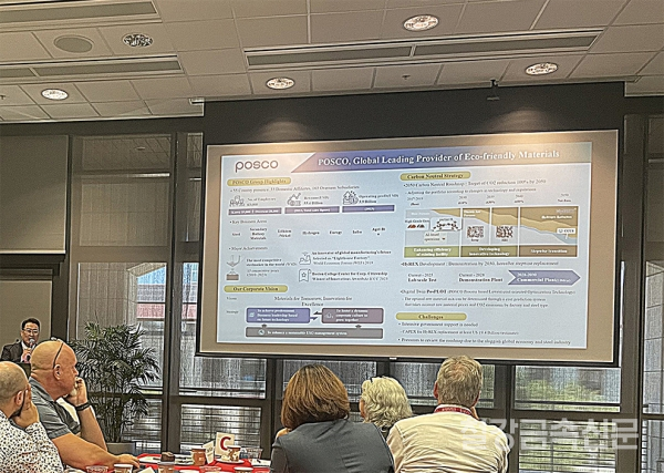 7월 8일부터 이틀간 열린 스탠퍼드 지속가능성 서밋에 참가한 포스코아메리카 김경찬 법인장이 포스코 지속가능경영에 대해 설명하고 있다. 포스코 제공.