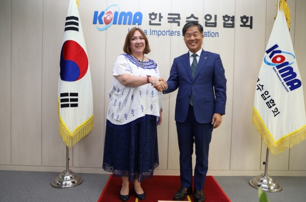 한국수입협회의 주한 과테말라 대사 내방 기념촬영. (사진=수입협회)