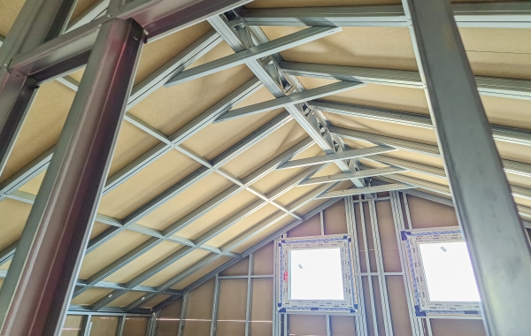 국산 구조용 파티클보드를 적용한 스틸하우스 지붕 사진. 산림청 제공.