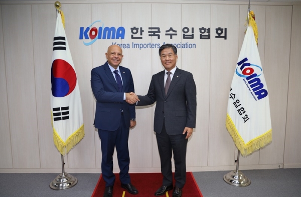 수입협회의 주한 이집트 대사 내방 기념촬영. (사진=수입협회)