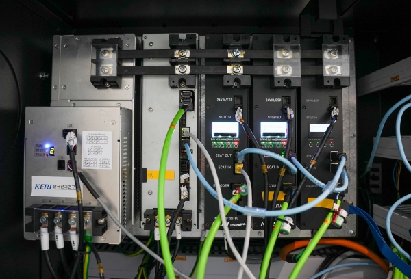 공작기계에 탑재된 KERI의 ‘CNC 시스템용 구동계’ 장비. (사진=전기연구원)