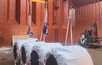 '자동후크해지장치'를 활용한 모습. 포스코플로우 제공.