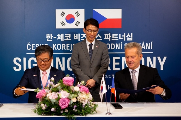 수입협회와 체코무역진흥청의 MOU 체결식. (사진=수입협회)