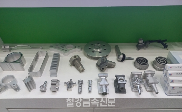 온일이 전시한 수소기체 공급 및 차단 초고압 밸브용 바디 알루미늄 단조 소재. (사진=철강금속신문)