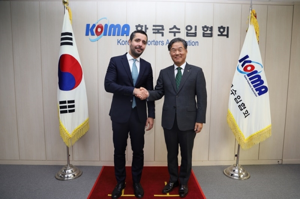 수입협회의 세르비아 통상부 장관 내방 기념촬영. (사진=수입협회)