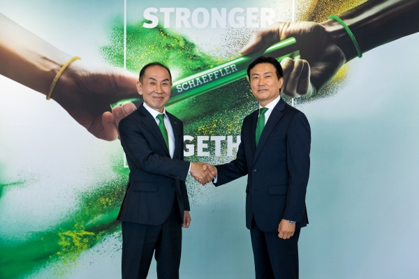 (왼쪽부터)셰플러코리아 이병찬 대표, 비테스코테크놀로지스코리아 김준석 대표. (사진=셰플러코리아)