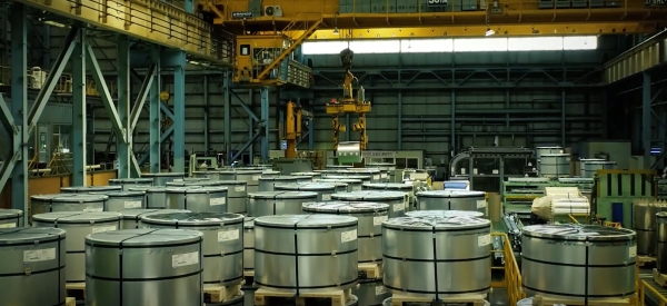 KG스틸 공장 내 석도강판이 적재된 모습./KG스틸