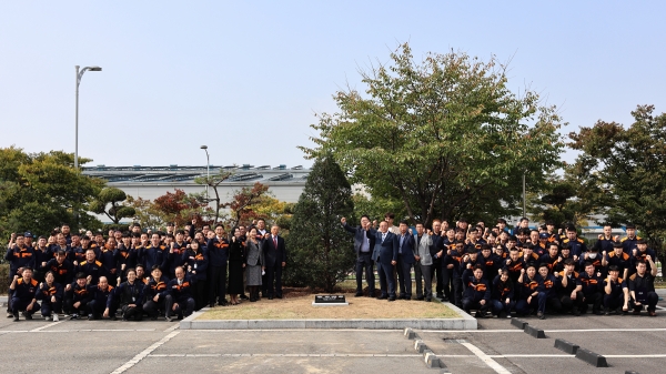 흥국 창립 50주년 기념행사 단체사진. (사진=흥국)