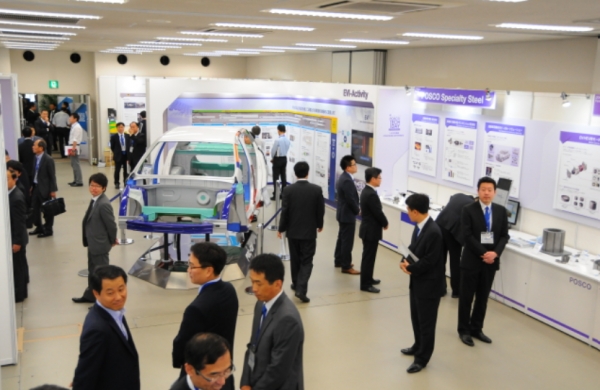 포스코는 2012년 일본 도요타 본사에서 ‘제2회 도요타 기술전시회’를 개최하고 포스코의 자동차 종합기술력을 소개했다./포스코