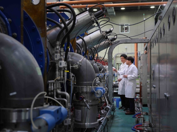 한국원자력연구원 핵물리응용연구부는 KAHIF를 이용하여,국내 최초 철 이온 조사서비스를 개시한다고 밝혔다. (사진=원자력연구원)