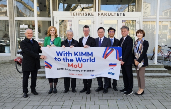 기계연구원 류석현 원장과 연구진은 4월 3일 슬로베니아 마리보르대학교를 방문하여 가상 신뢰성 예측 기술 관련 연구협력 협약을 체결했다. (사진=기계연구원)