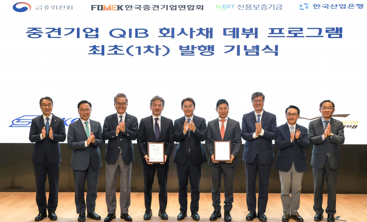 (왼쪽에서 네 번째) 디케이씨 서수민 회장