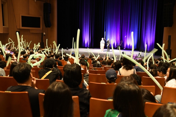 포스코 포항제철소가 10일부터 11일, 효자아트홀에서 직원들과 시민들을 대상으로 가정의달 특집 ‘온 가족이 함께하는 매직 콘서트’를 진행했다. /포스코