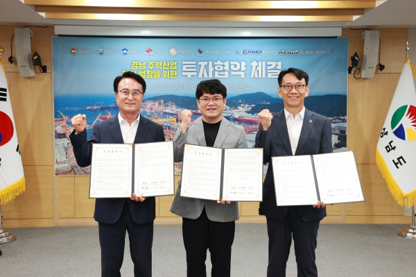 왼쪽부터 박동식 사천시장-김윤완 캠프 대표이사-김명주 경상남도 경제부지사. (사진=사천시청)