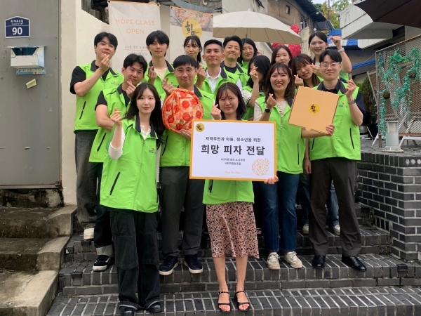 '희망 나폴리피자 클래스'에 참여한 KG스틸 임직원 모습. 출처=KG스틸