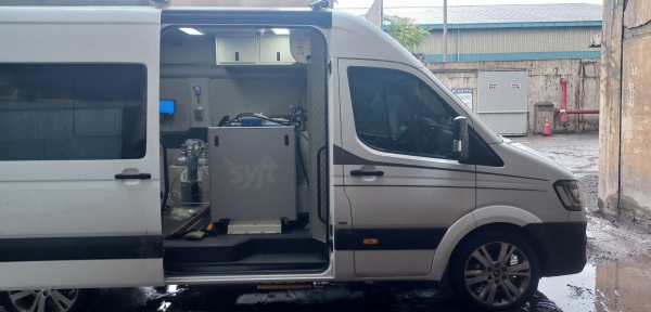 유해 화학물질 이동형 측정시스템 및 전용차량의 모습. /RIST